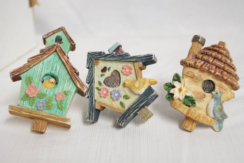 lot 2093 image: Lot of 21 Bird House CabinetDrawer Pulls - Bird houses - 3 styles (7 of each style) - SO CUTE
