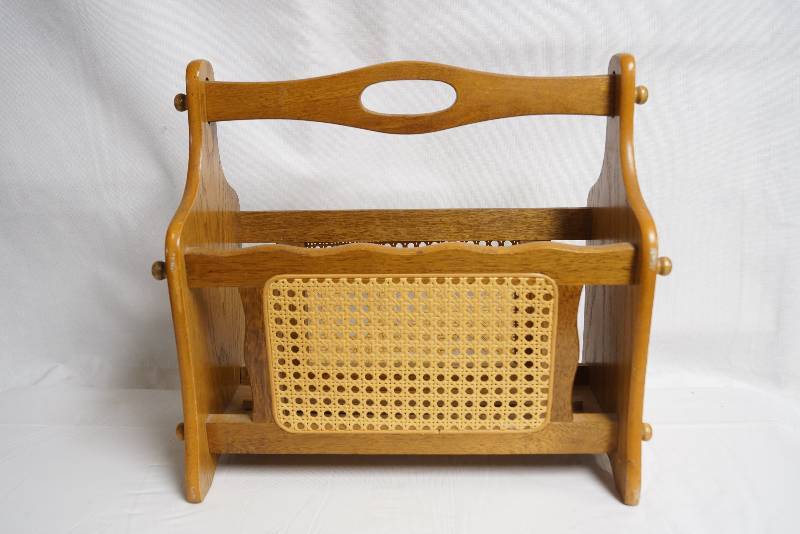 lot 2103 image: Wood and Wicker Magazine Rack w handle for portability - Nice piece