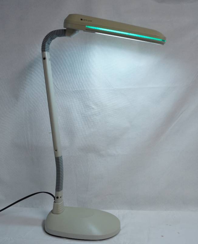 lot 2184 image: TRUE COLOR OTT Light - crafting  sewing  quilting scrapbooking lamp - WOW