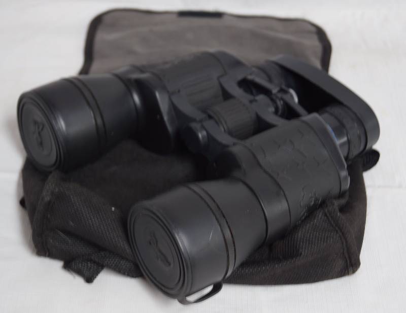 lot 2200 image: Binoculars w Case - Breaker COBRA 30x50 included Built-In Compass WOW