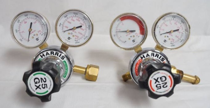 lot 2213 image: Lot of 2 - Welding Gas Gauges - HARRIS 25GX - 1 Oxygen and 1 Acetylene - both work - VERY NICE gauges