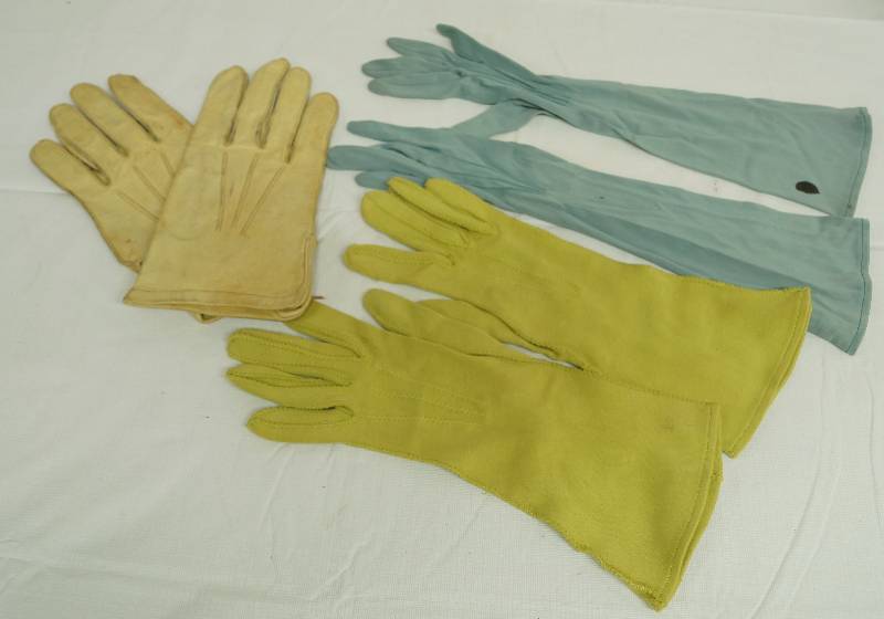 lot 6176 image: Lot of 3 Pairs of Vintage Dress Gloves - See Photos