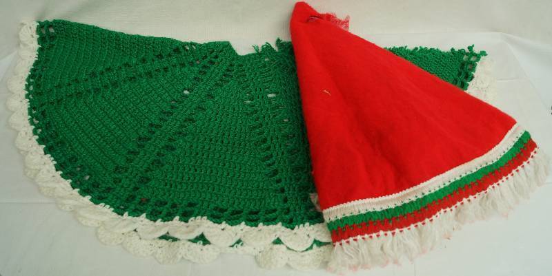 lot 6212 image: Handmade Christmas Tree Skirt