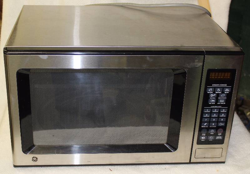 lot 2577 image: Microwave - GE - 1650 watts