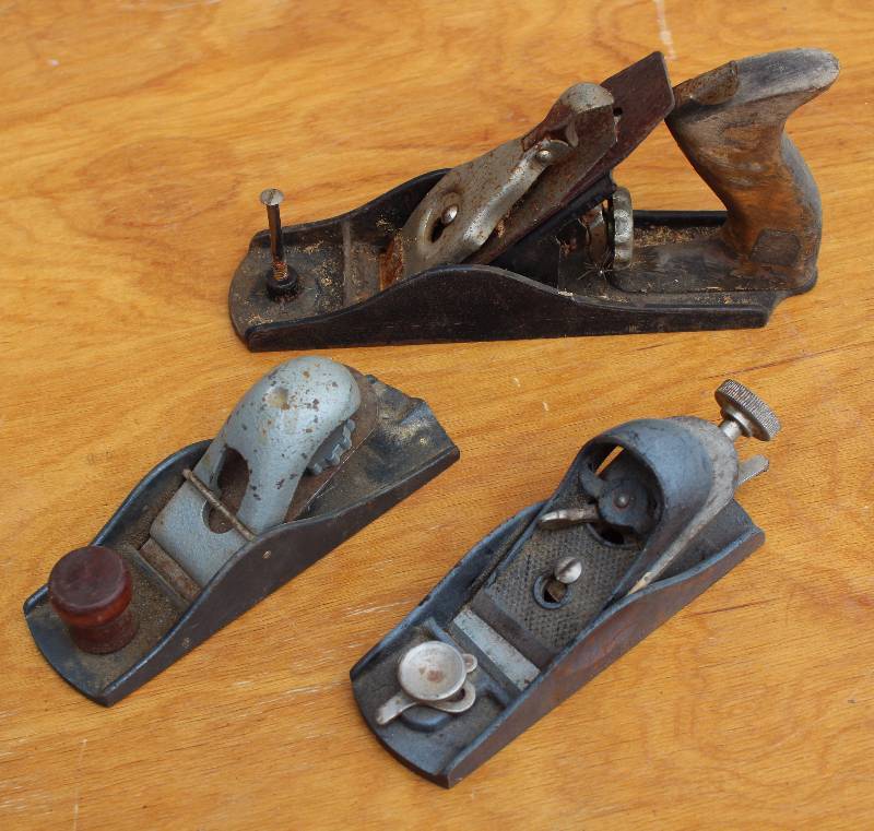 lot 2589 image: Lot of 3 Wood Planes