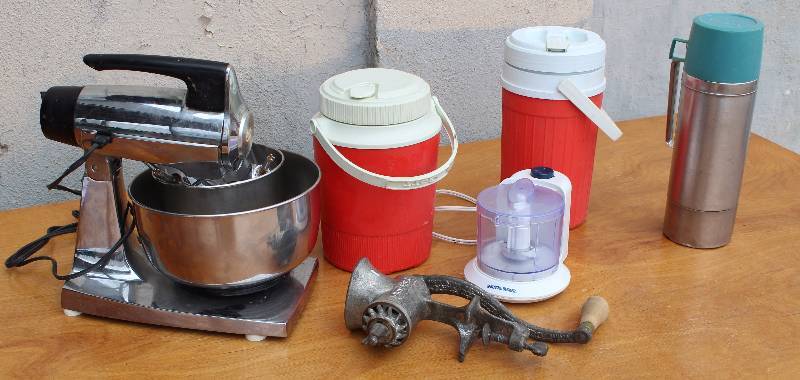 lot 2595 image: Lot w Mixer, Meat Grinder, Chopper and Thermos - see photos