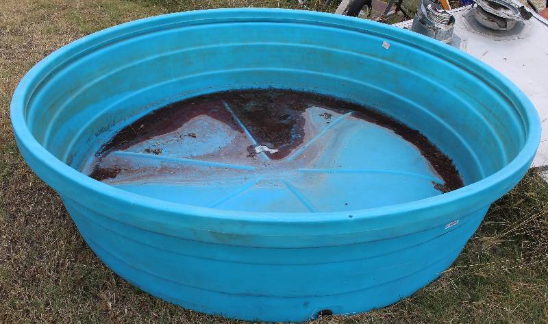 lot 3009 image: Round, Blue Tank 7 ft. diameter X 2 ft. deep - See photos
