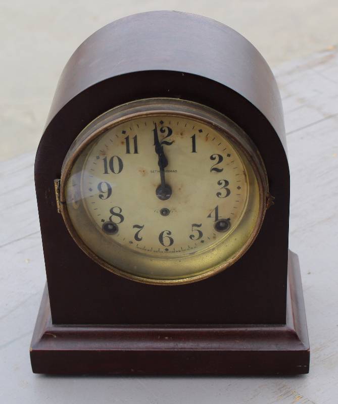lot 3017 image: Seth Thomas Clock - Wooden w key