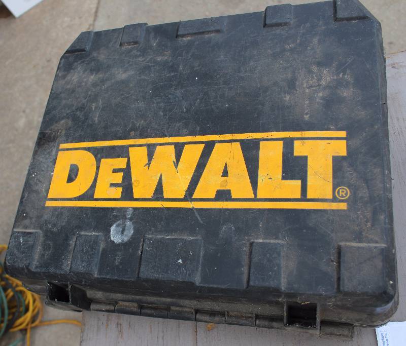 lot 3028 image: DeWalt 18v Cordless Drill w battery, charger and case