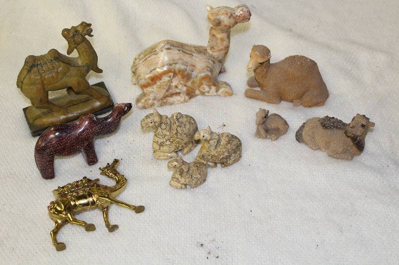 lot 3038 image: Camel Collection - Lot of 10 - 6 Stone (Onyx) 3 Sand-cast, 1 Brass - Wow