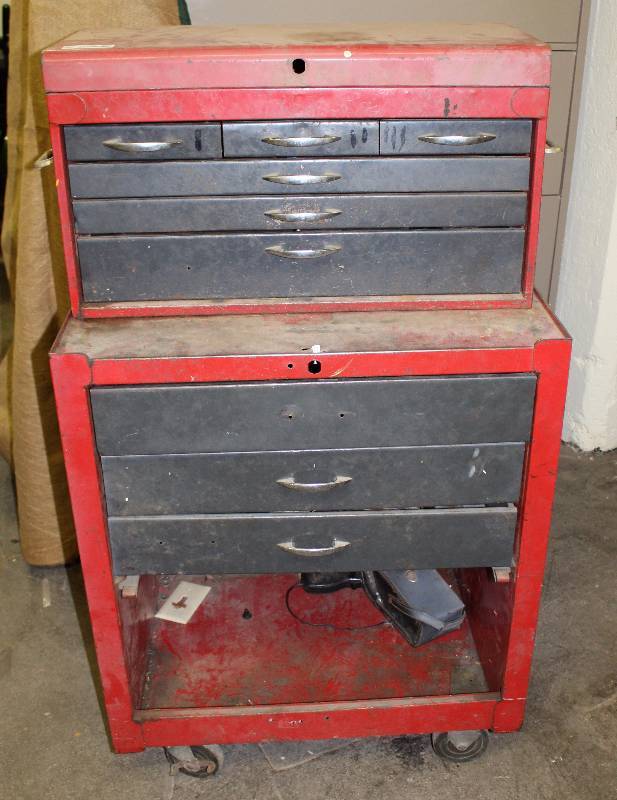 lot 3039 image: Red Toolbox on Casters w Contents Shown in Photo