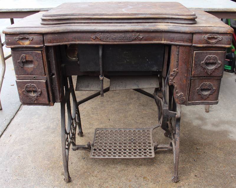 lot 3055 image: Vintage Treadle Sewing Machine w Contents - White - Neat Cabinet - MUST SEE