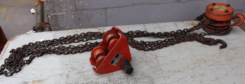 lot 3069 image: Seldon 12 Ton - Chain Hoist w Trolley - 10 ft. Lift