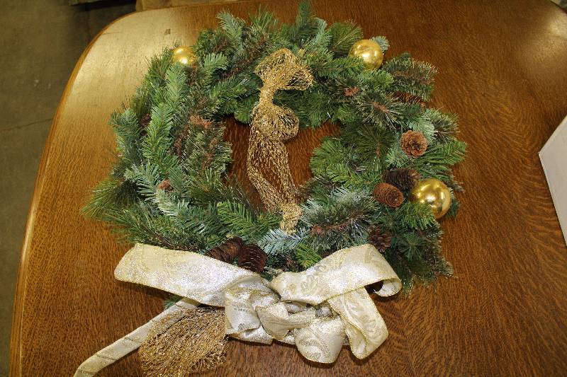 lot 3077 image: Wreath - 24 Diameter - Decorate for the Holidays