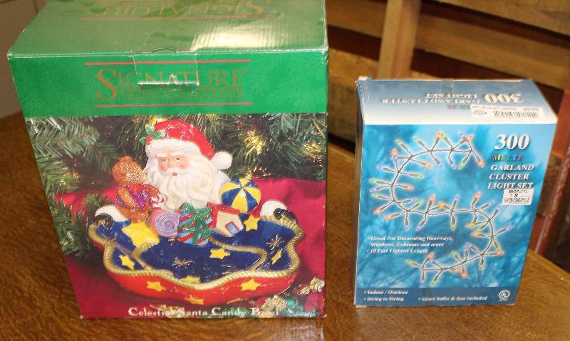 lot 3079 image: Santa Candy Dish & Garland Cluster Light Set - w boxes