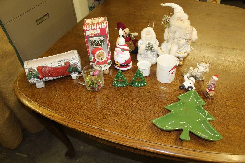 lot 3080 image: Lot of Christmas Dcor, Santa and Ornaments