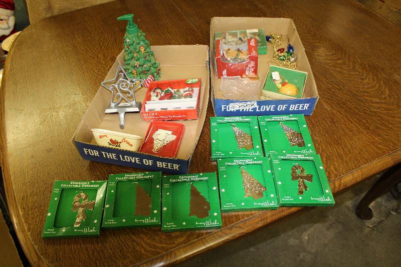 lot 3118 image: Lot of 2 Boxes of Christmas Ornaments