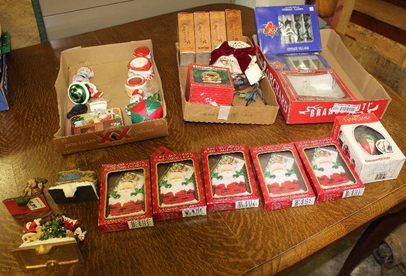 lot 3119 image: 3 Boxes Christmas - See Photos