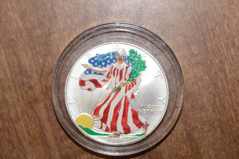 lot 3122 image: 1981 American Silver Eagle 1 oz. Fine Silver - Colorized