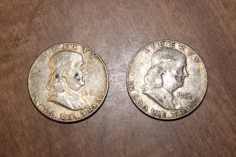 lot 3146 image: Lot of 2 - Franklin Half Dollars Silver 1961-D, 1962-D