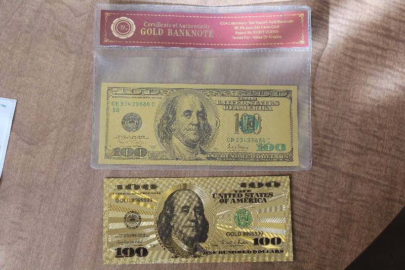 lot 3186 image: Lot of 2 - 24K Gold Bank Notes - see photo