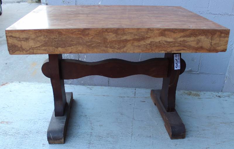 lot 3138 image: End Table 28 x 20 x 19.5 tall