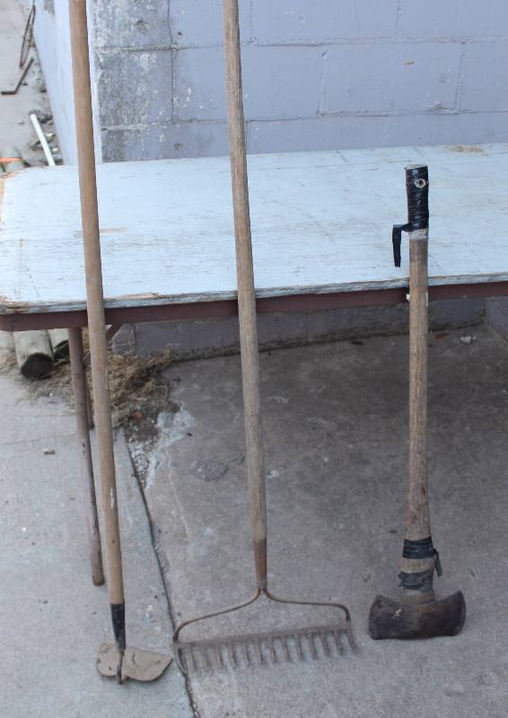 lot 3159 image: Lot of Garden Tools - Double Axe rake and Hoe