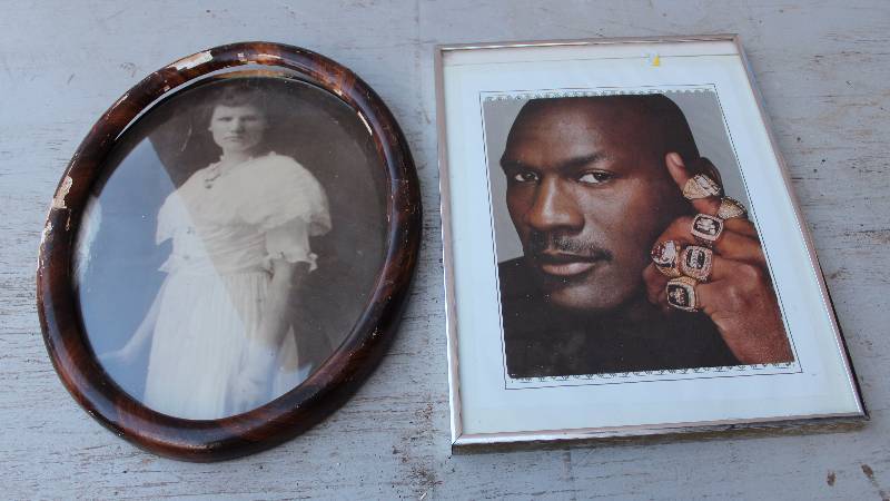 lot 3174 image: Lot of 2 Pictures - Michael Jordan - Rings and Vintage Oval Frame