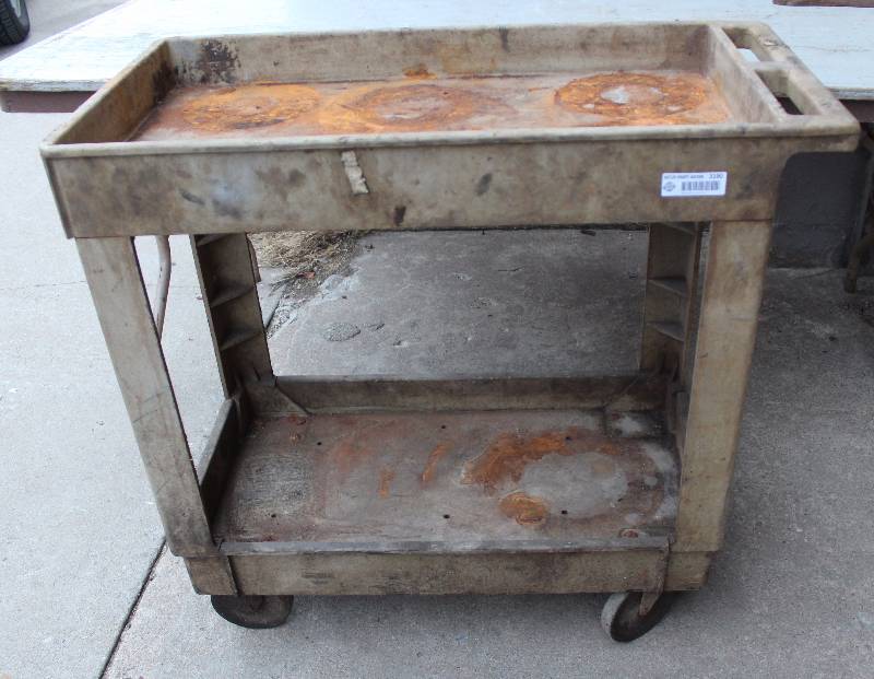 lot 3190 image: Rubbermaid Tool Cart on Casters