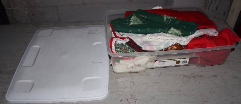 lot 3200 image: Under-Bed Storage w Linens, Towels and Hot Pads