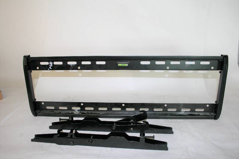 lot 539 image: WALL MOUNT TV BRACKET