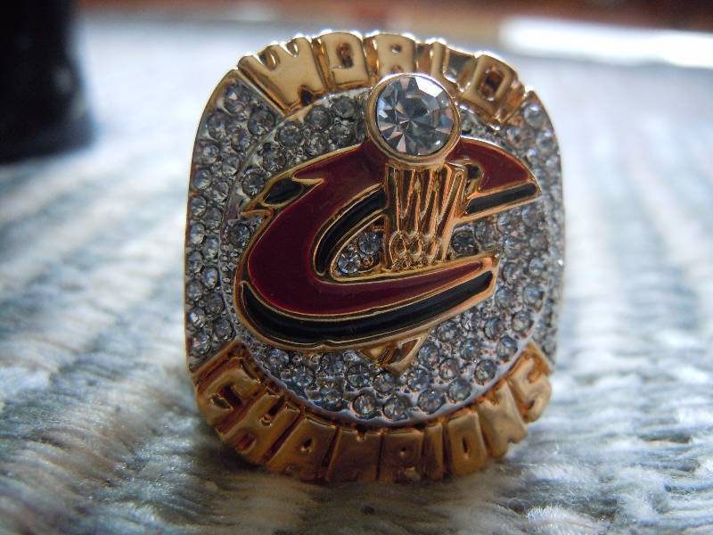 lot 200 image: Replica World Championship Ring Cleveland Cavaliers Size 11-12