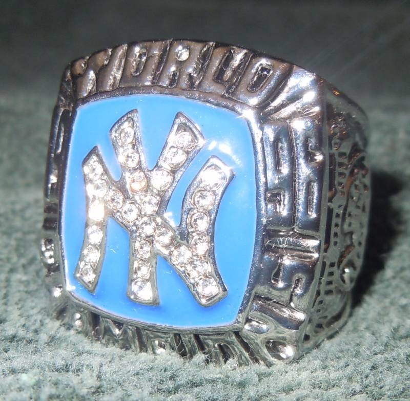 lot 206 image: Replica World Championship Ring Size 11-12 NY Yankees