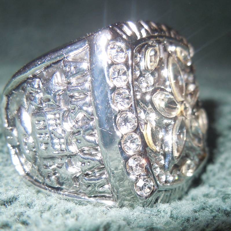 lot 213 image: Replica World Championship Ring Size 11-12 Dallas Cowboys