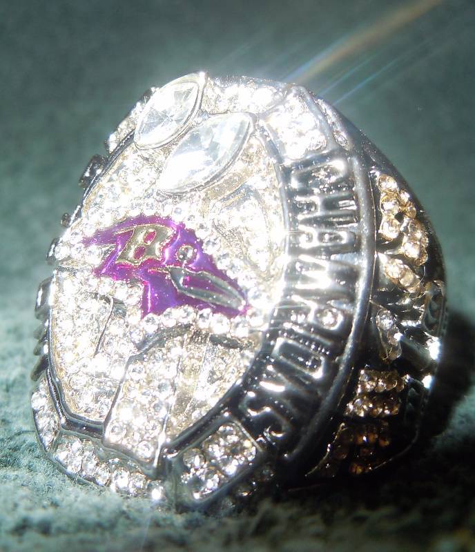 lot 216 image: Replica World Championship Ring Size 11-12 Alanta Falcons