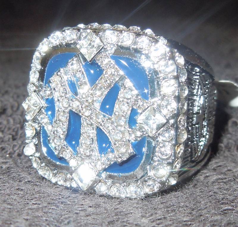lot 219 image: Replica World Championship Ring Size 11 NY Yankees