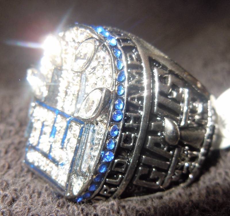 lot 223 image: Replica World Championship Ring Size 12 NY Giants
