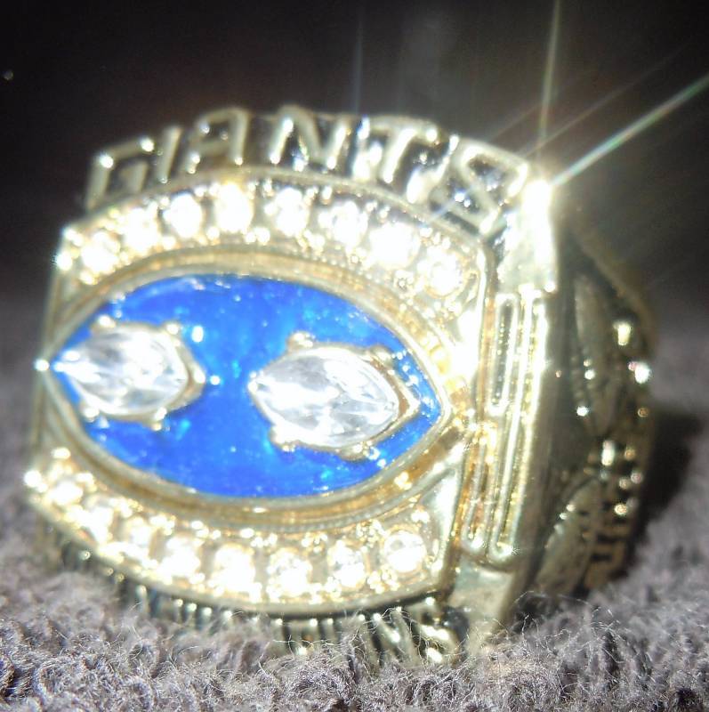lot 225 image: Replica World Championship Ring Size 12 NY Giants