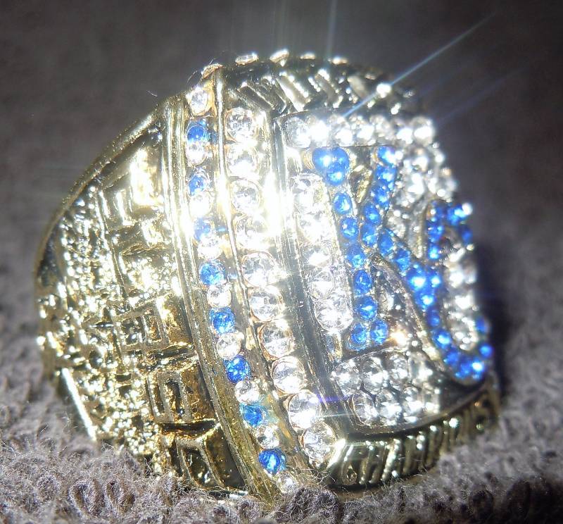 lot 230 image: Replica World Championship Ring Size 12 KC Royals