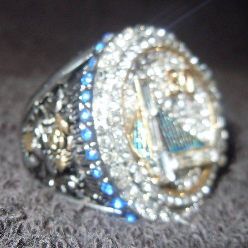 lot 231 image: Replica World Championship Ring Size 12 Golden State Warriors