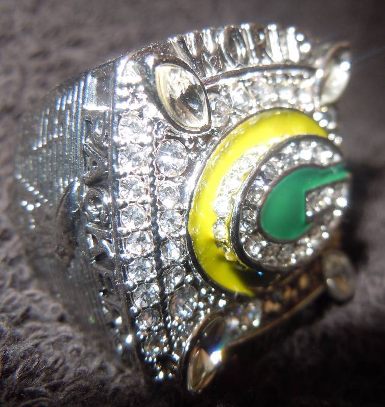 lot 235 image: Replica World Championship Ring Green Bay Packers Size 11-12