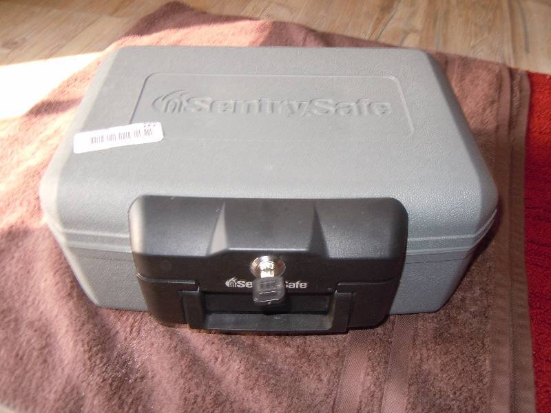 lot 242 image: Sentry Safe with Key