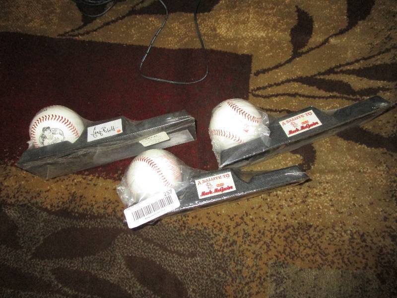 lot 257 image: Lotof Baseballs