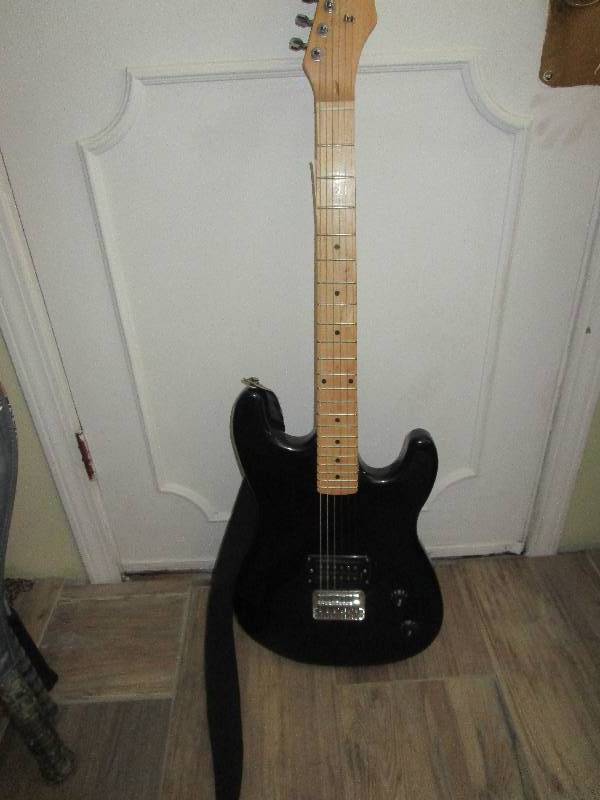 lot 262 image: Davison Electric Bass