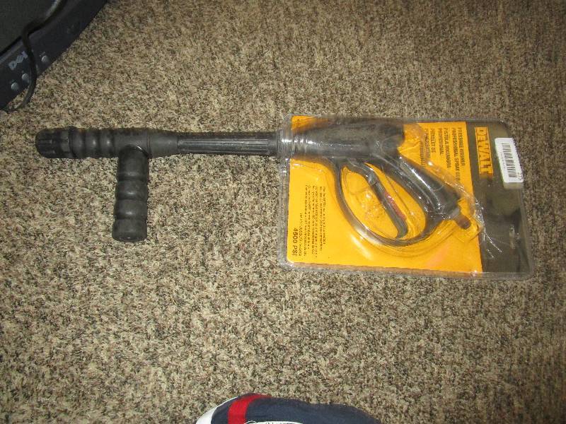 lot 275 image: Dewalt Pressure Washer Wand