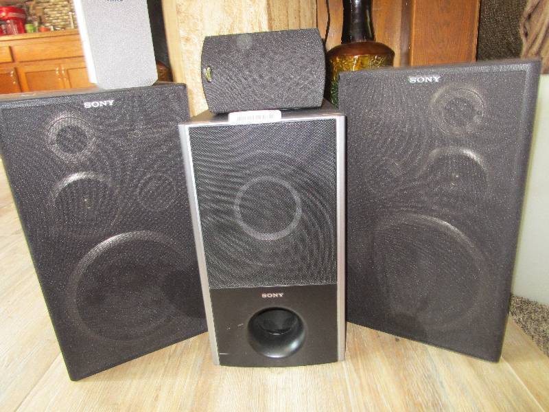lot 295 image: Surround Sound Speaker System