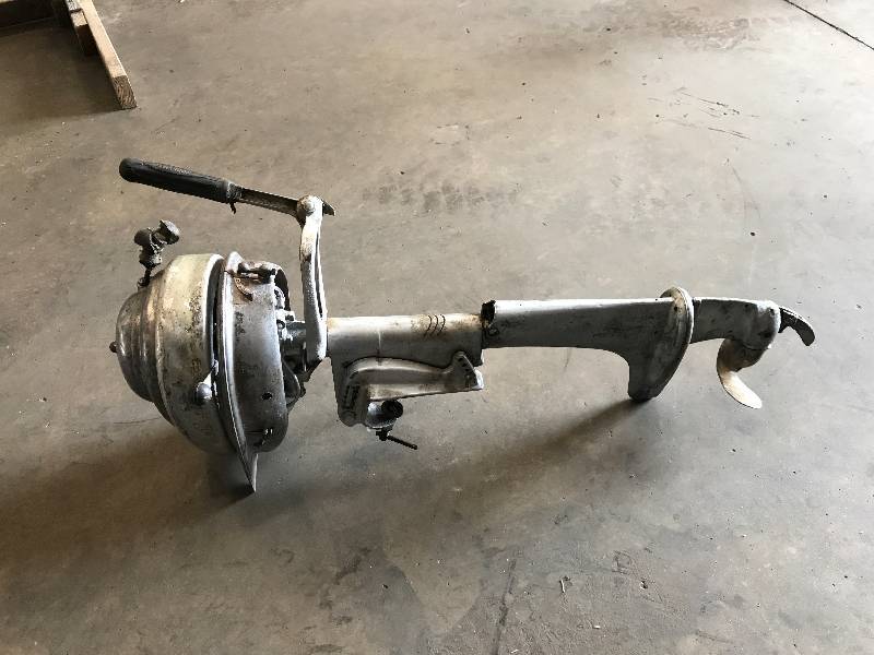 lot 107 image: 1946 EVINRUDE  4412 SPORTSMAN OUTBOARD BOAT MOTOR