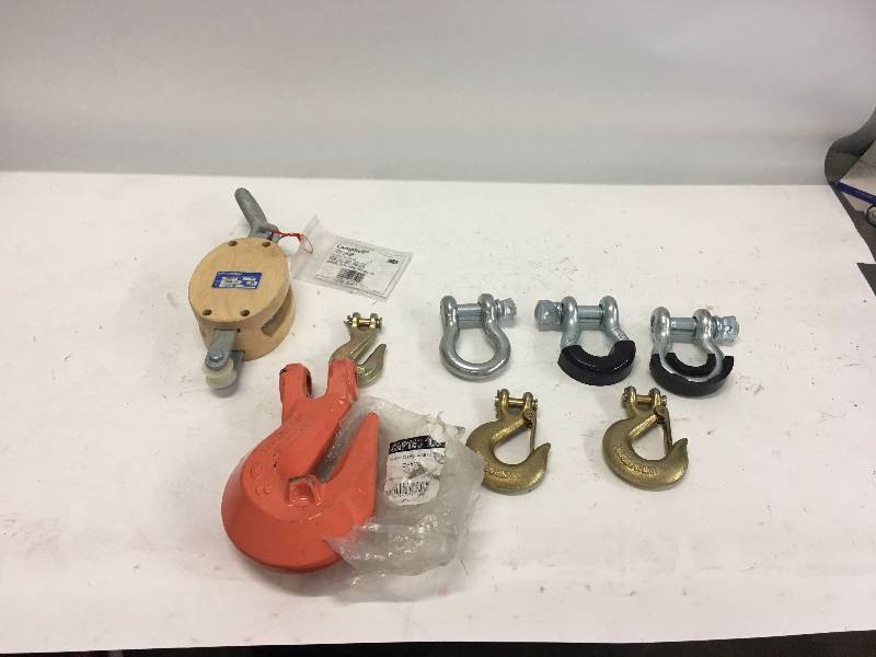 lot 190 image: LOT OF HOOKS, CLEVISES & BLOCK AND TACKLE