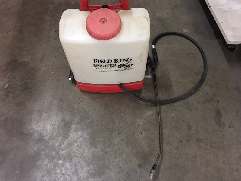 lot 114 image: FIELD KING BACKPACK SPRAYER WITH SIDE PUMP
