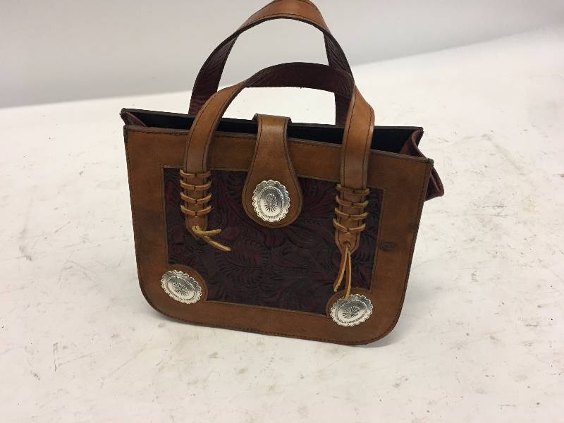 lot 120 image: NICE LEATHER HAND BAG